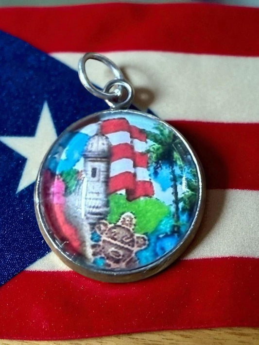 Dije Símbolos Patrióticos con Cadena - Raíces de Mi Isla