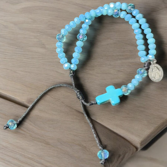 Rosario azul claro de mano