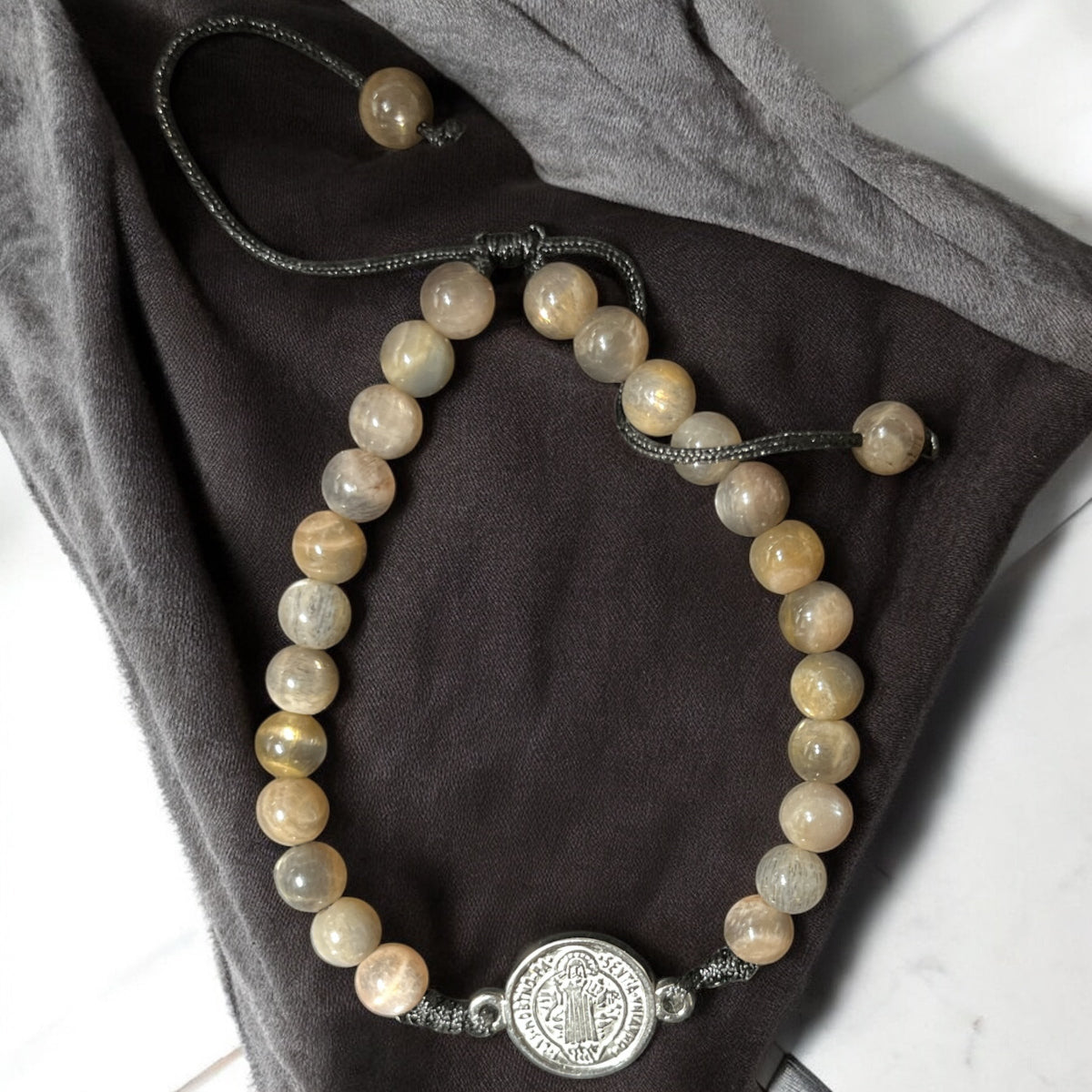 Pulseras medalla de San Benito