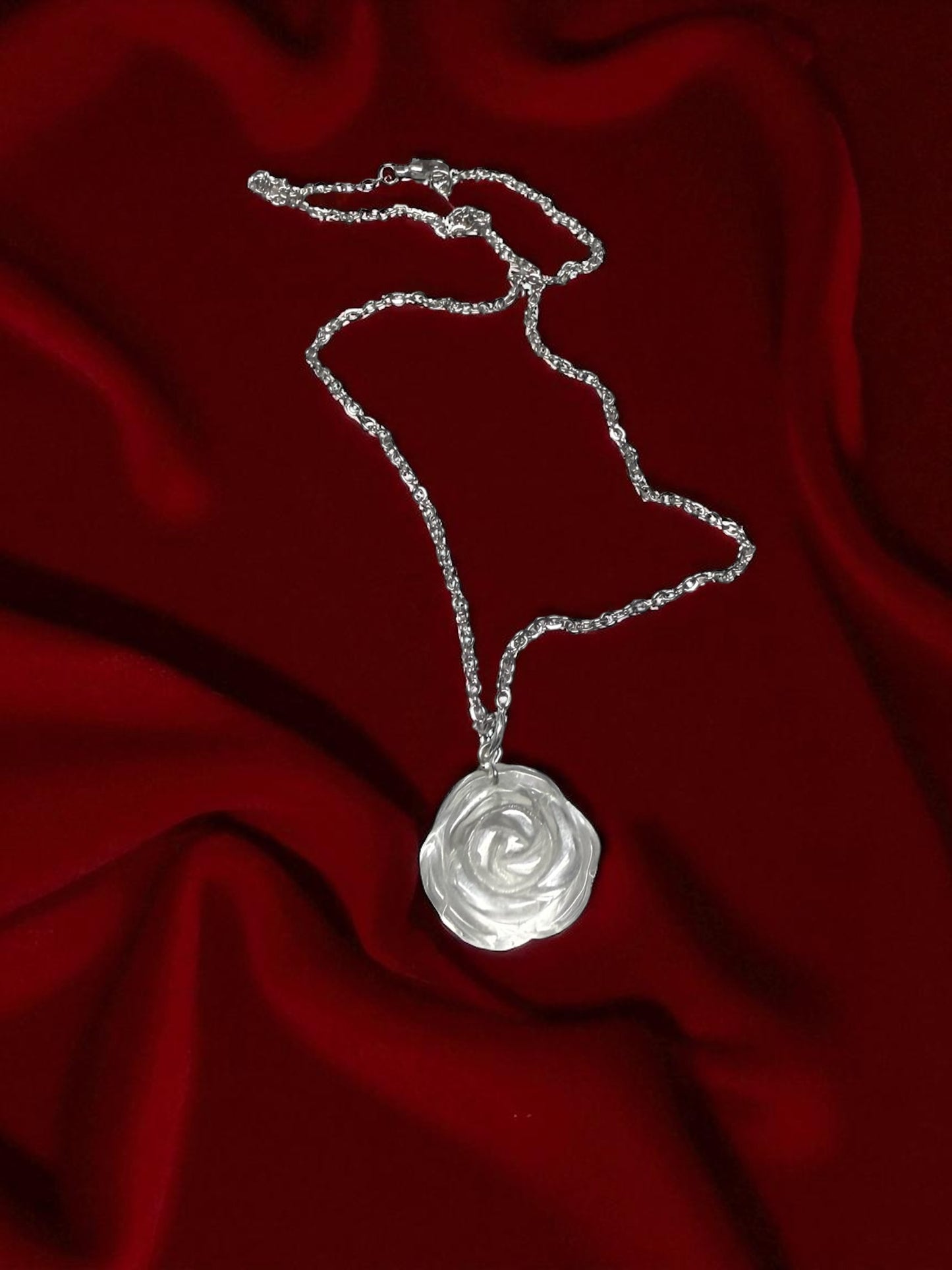 Collar de Cuarzo Cristal en Forma de Rosa