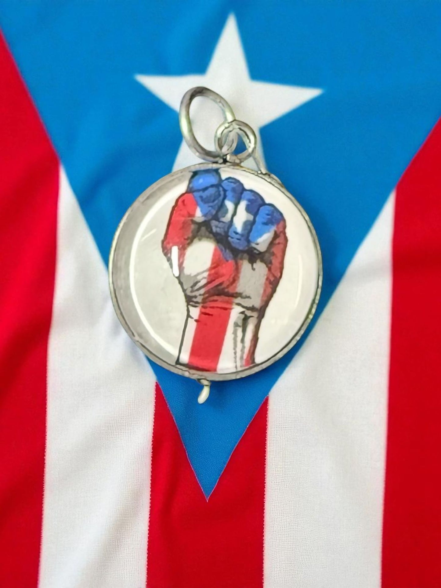 Dije Símbolos Patrióticos con Cadena - Raíces de Mi Isla